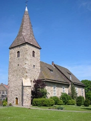 Kirche Vorderansicht © Stadt Hessisch Oldendorf
